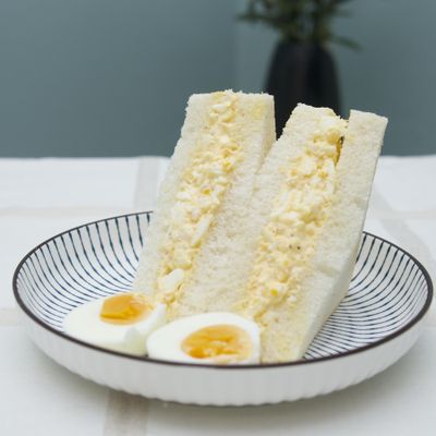 Cold & Fresh Sandwiches - Classic Egg And Mayo 1